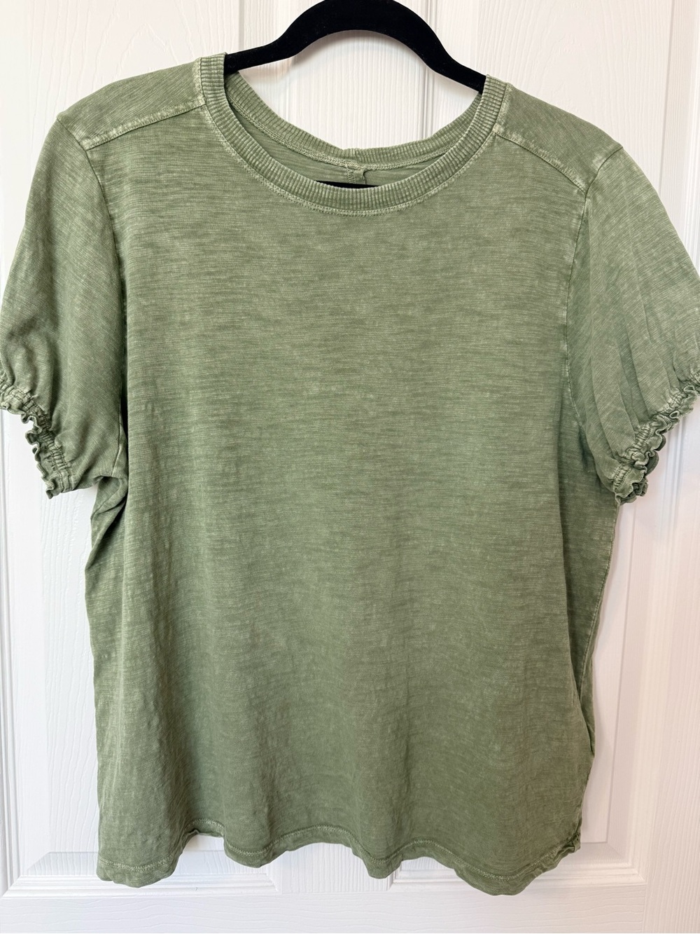 Pilcro Olive Ruched-Sleeve Short Sleeve Tee